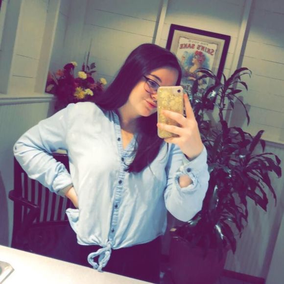 Meet your Posher, Katelyn - Picture 1 of 1